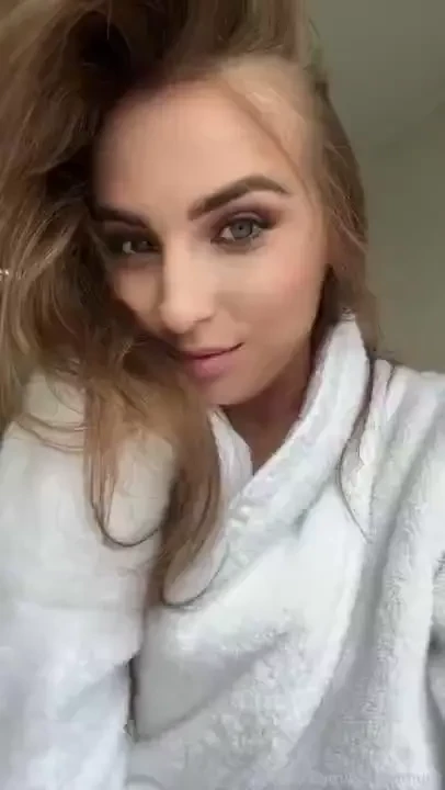 I send you my kiss and my good mood petite selfie part 1 