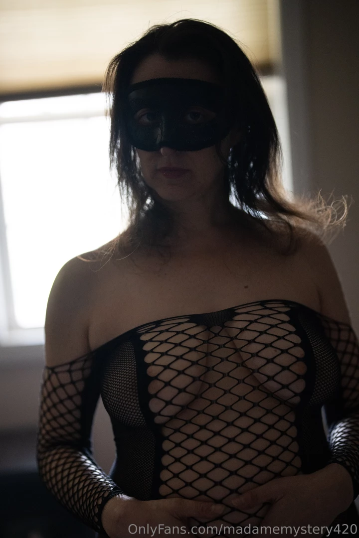 Video with full reveal and nipple play 