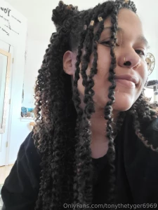 I m rocking this lil ponytail bun things like sailor moon today and i part 1