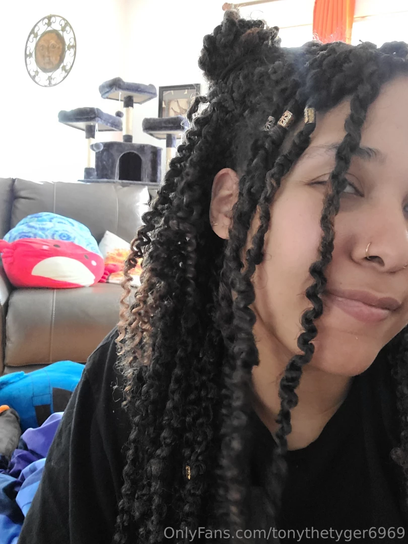 I m rocking this lil ponytail bun things like sailor moon today and i 