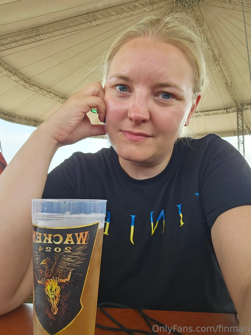 Hieman ryytynyt nainen viimeinen p iv festareilla tiistaina palaan 