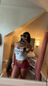 This mirror loves me but i d rather have your eyes on me