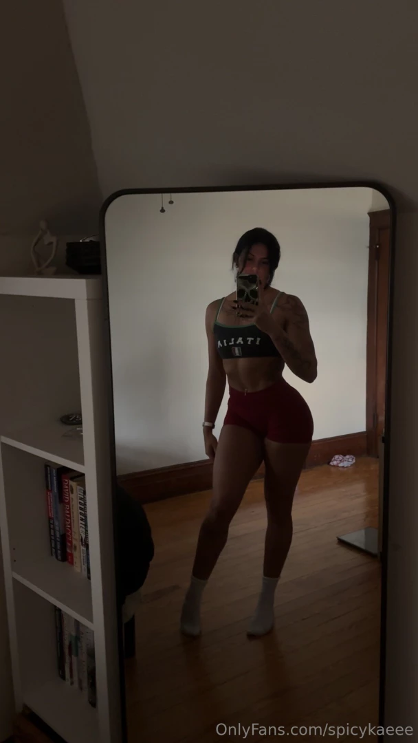 Todays gym fit hitting hammies amp glutes 