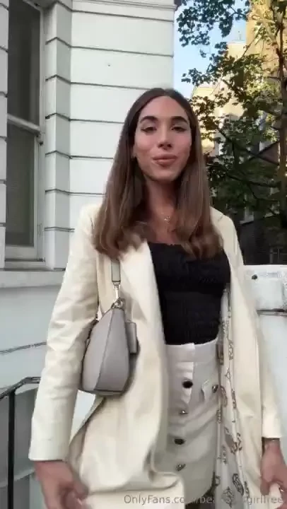 I feel very beautiful and i just wanted to share with you my london part 1 