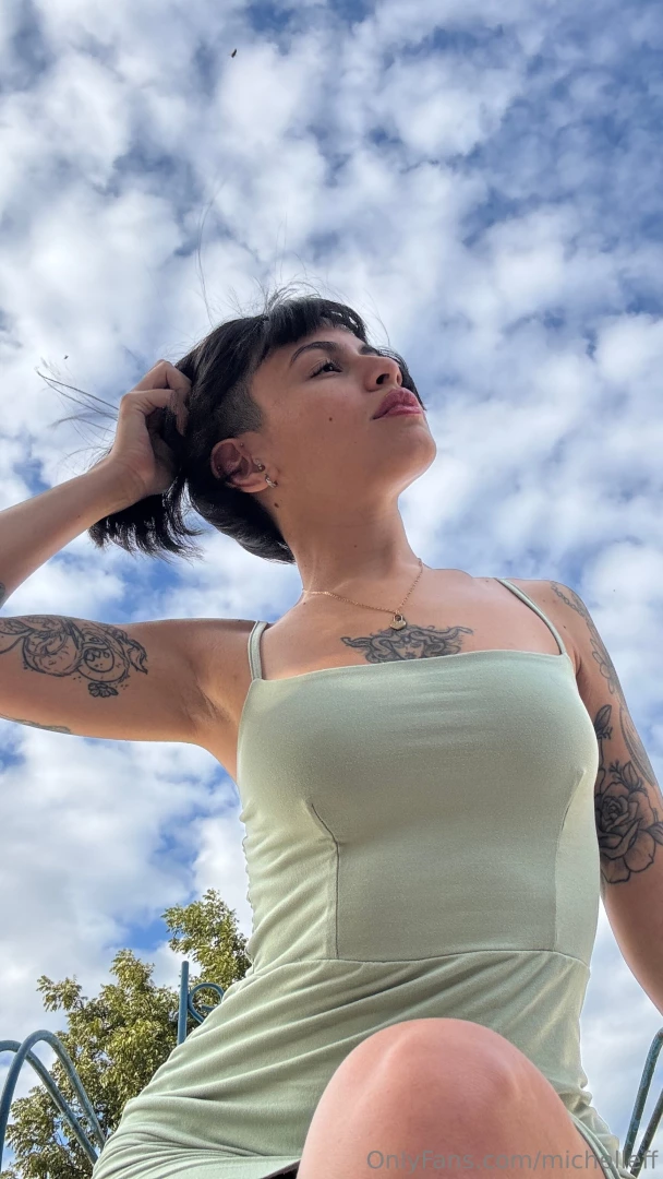 I m the short-haired goddess who dwells in the heaven of your 