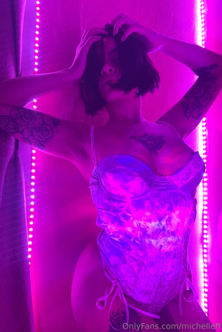 With these lights i want to caress my hair for a long time and feel 