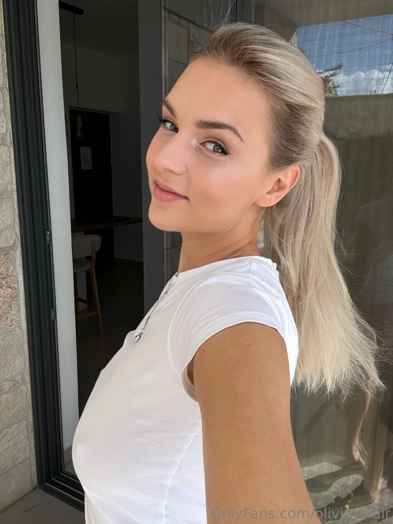 What do you think is on my mind when i smile so gracefully today i 