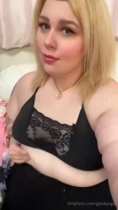 Excuse the music at least i look cute