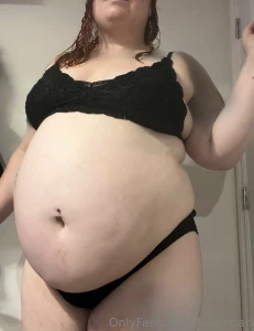 A little treat for your sunday scaries wearing my tightest clothes and part 1