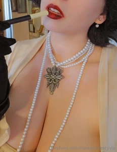 As requested i am doing a nsfw lady d set part 1