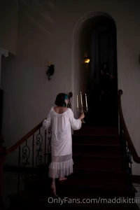 I hope nobody else is in this spooky castle watching me chase the part 2