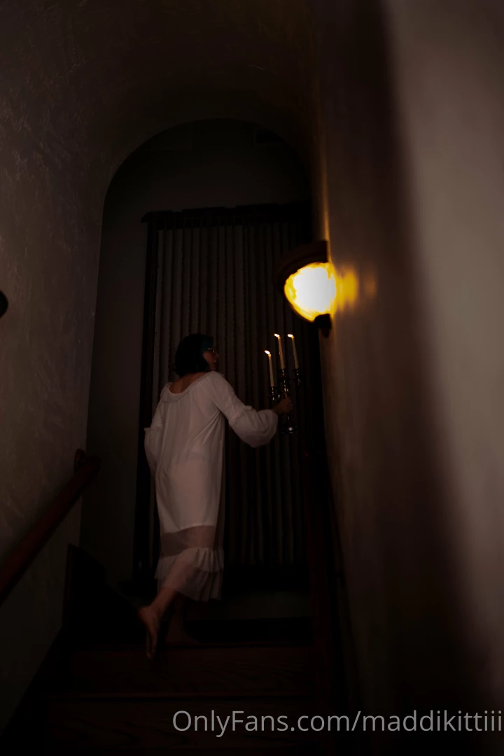 I hope nobody else is in this spooky castle watching me chase the 