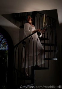 I hope nobody else is in this spooky castle watching me chase the part 1