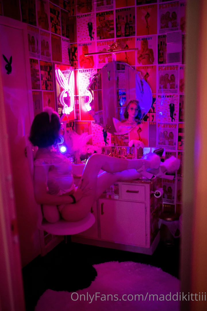 Hi yes hello who is this it s the birthday girl bitch leave a tip on 