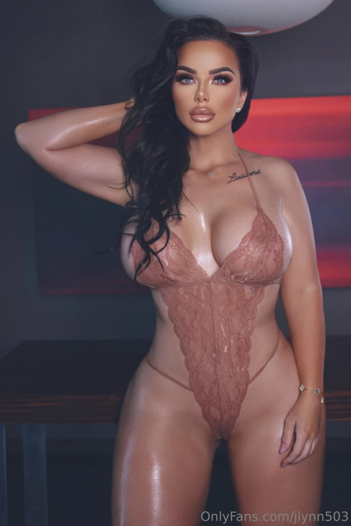 Message me what really turns you on baby i wanna know 