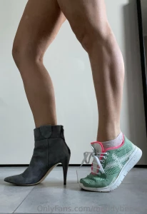 Buongiorno guys che dite scarpe da ginnastica o tacchi non fate i