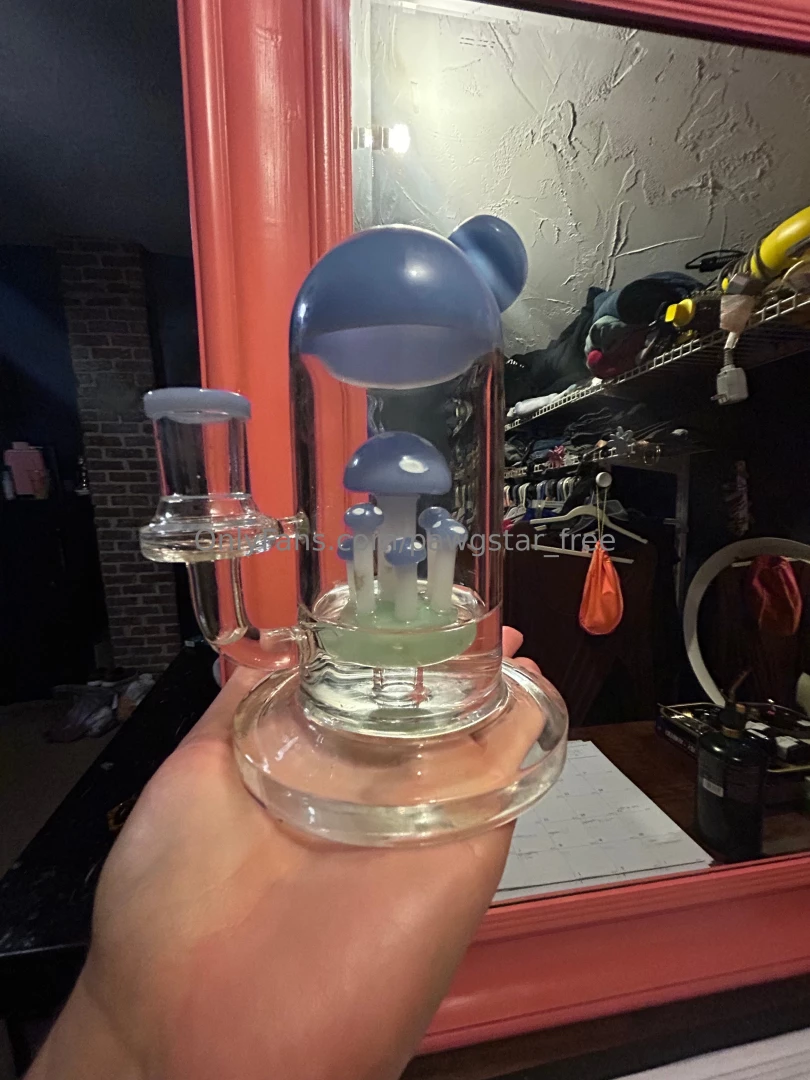 This midnight toker is active all night feel free to message amp keep 