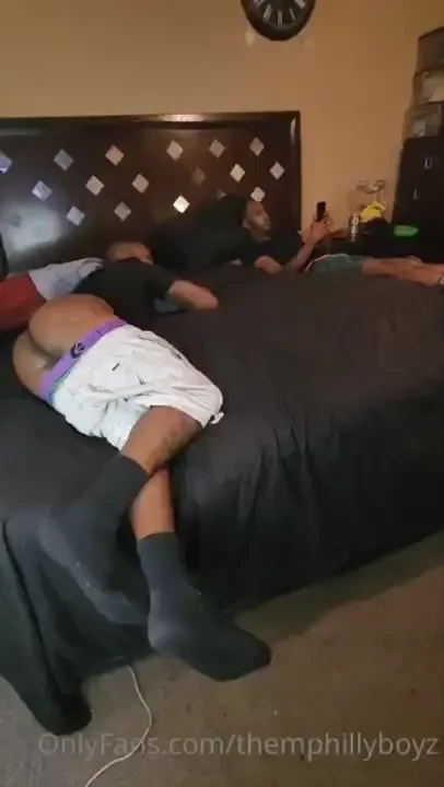 He was layin with his bubble out so gudda pulled them off to dig in 