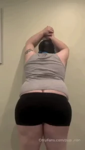 Make them drop and see your prize babe tell me what you wanna do with