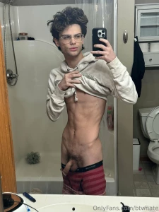 Message me daddy i ve been bored all night and wanna get this cock