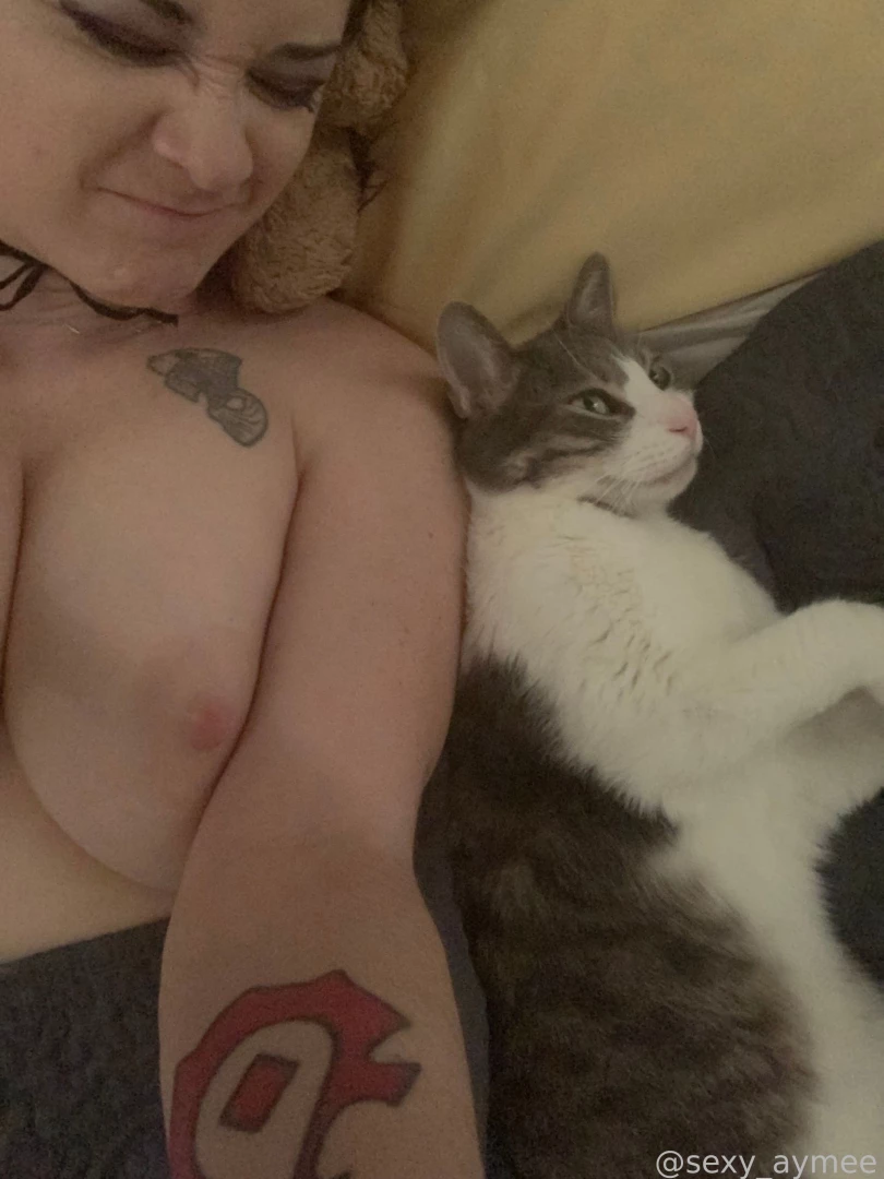 Sorry for the lack of posts this fucker threw up 12 times yesterday d 