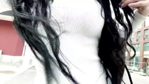 Walking on the street now have you seen me today i dressed like this