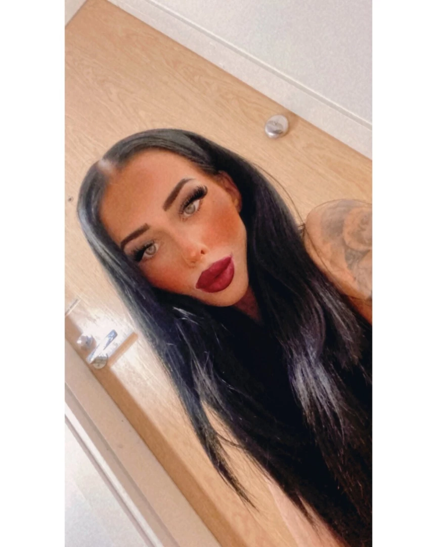 Some selfies to this point fell in love with this bl00d red coloured part 1 