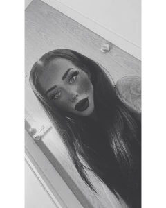 Some selfies to this point fell in love with this bl00d red coloured