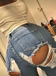 V lil pit laittaa housutki jalkaan