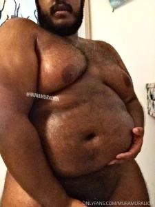 Man massage oil surely makes me look shiny