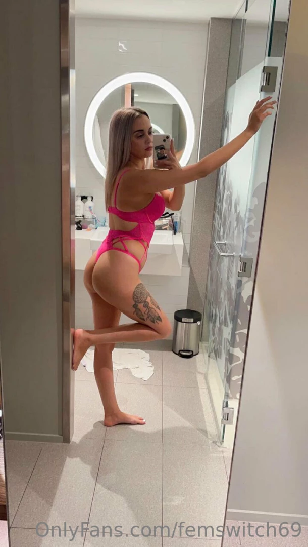 Check out this petite aussie babe content is currently only solo 