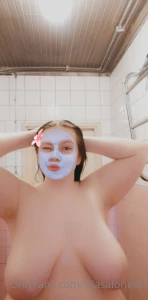 Suihkus oli kivaa mut seura olis kelvannu mutta hei my hemmin videoo part 1