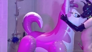 Can you be that big girl for a small warm pleasure under the shower