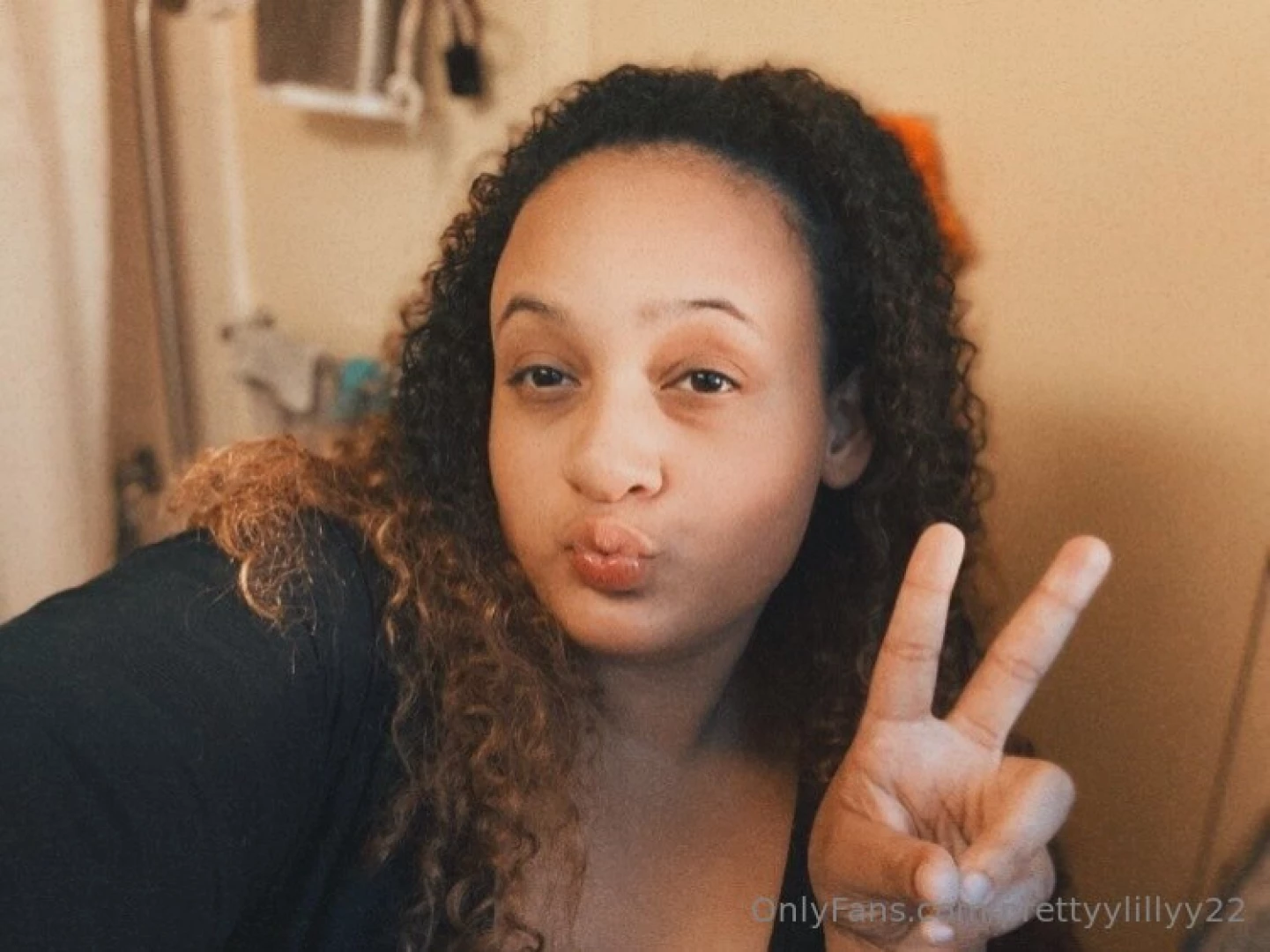 My vip page is salee come play with me prettylolavip 