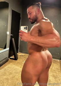 So sweaty after leg day help me dry off