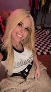 3 gabs_handly she has a free page too babygabsss ad