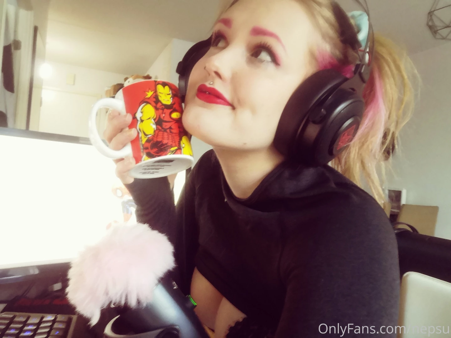 Who is cutest me my corgi or my pc i have a preference but i wanna 