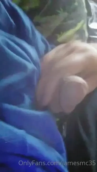 I m so horny and bored so i had to cum 