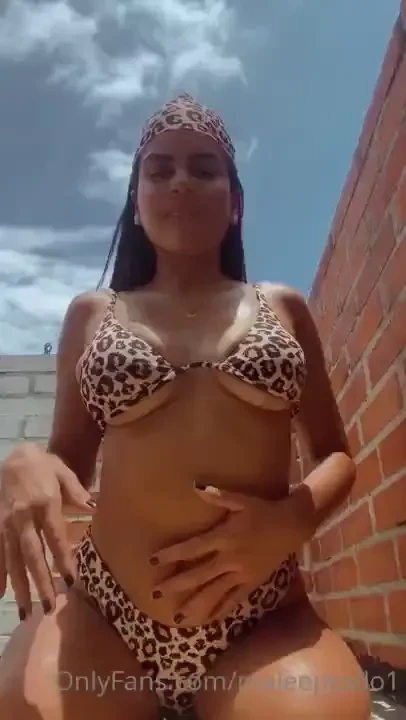 Me ayudas a regarme el agua beb s 