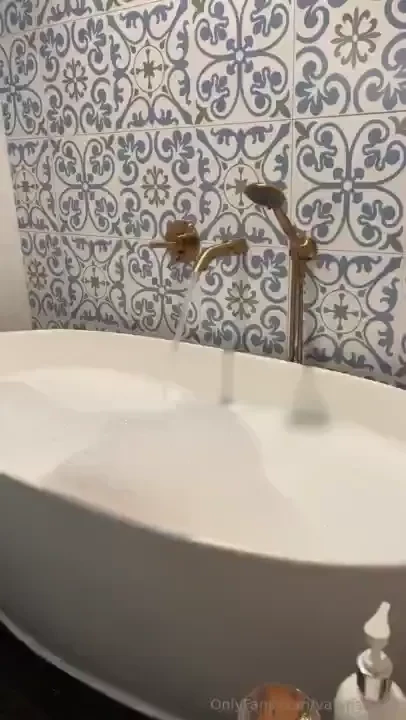 Hot water and bubbles stir up some desire 