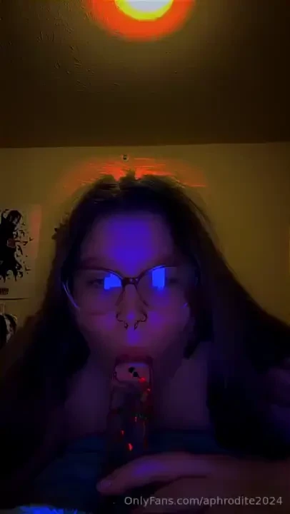 I love giving sloppy blowjobs 