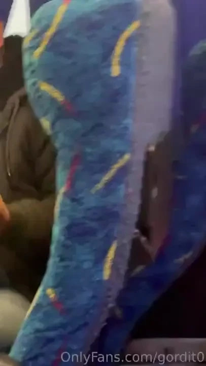 Que rico bulto se le marca a este hombre que vi en el cami n maduro 