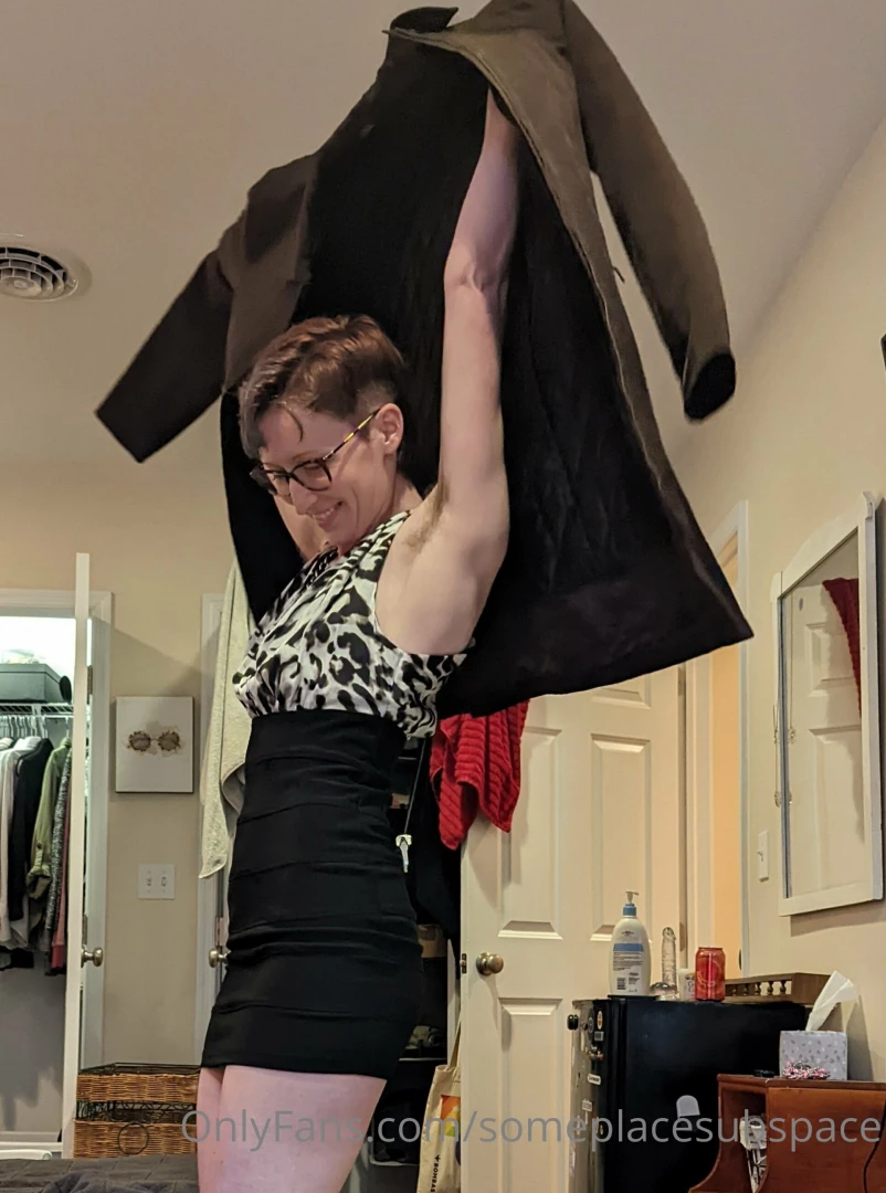 Mistresswithamullet looks pretty excited to go ride a real cock 