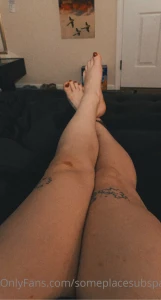 I bruised my knees last night sucking cock for mistresswithamullet her