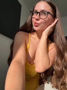 Shin bright in yellow