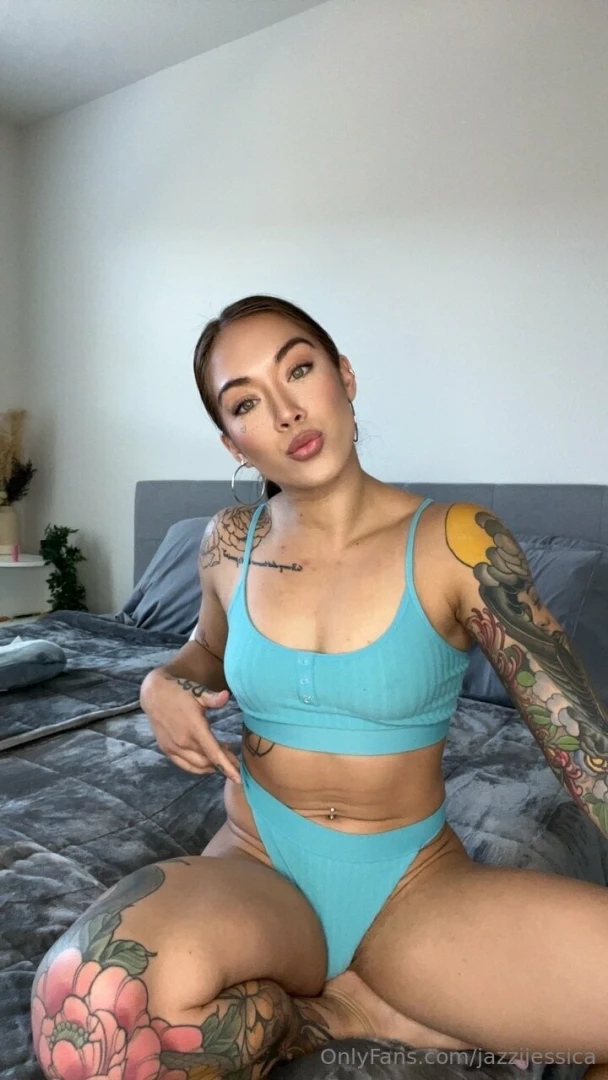 I just dropped something so hot in your messages if you unlock it let 