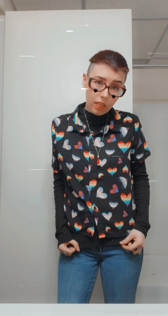 Hey guys i m posting a normal picture for today cause i felt cute 