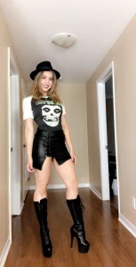 Which photo do you like the best 3 is my favourite i really love this part 1