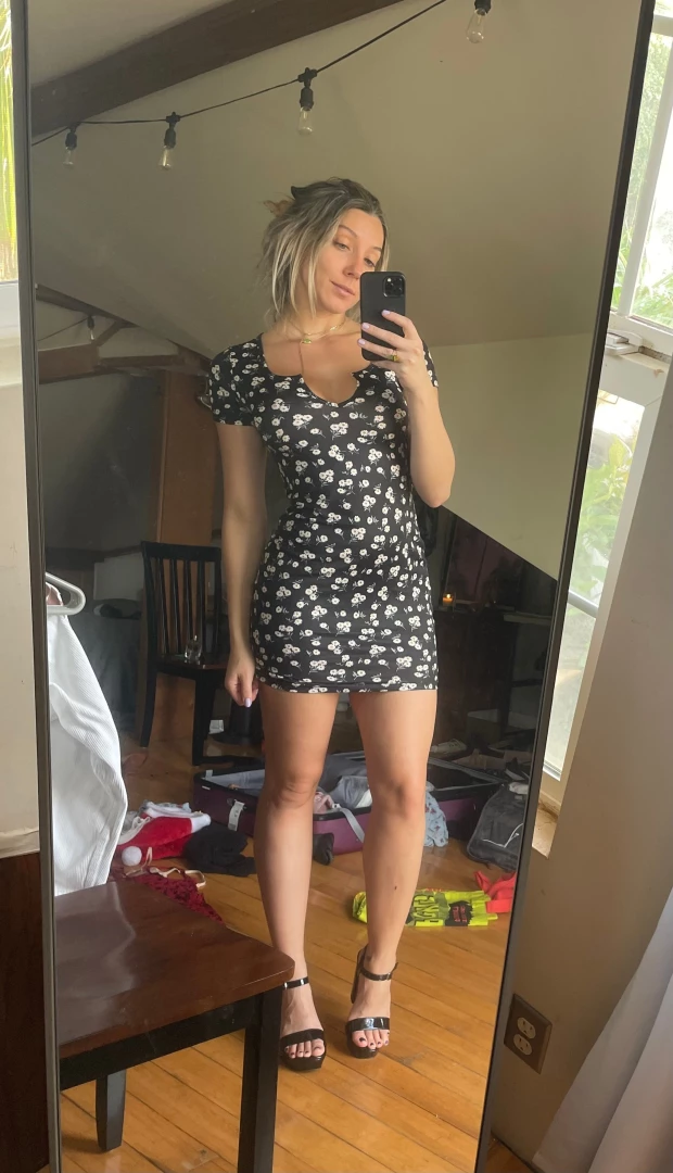 Which outfit should i wear on a date 1 or 2 part 1 