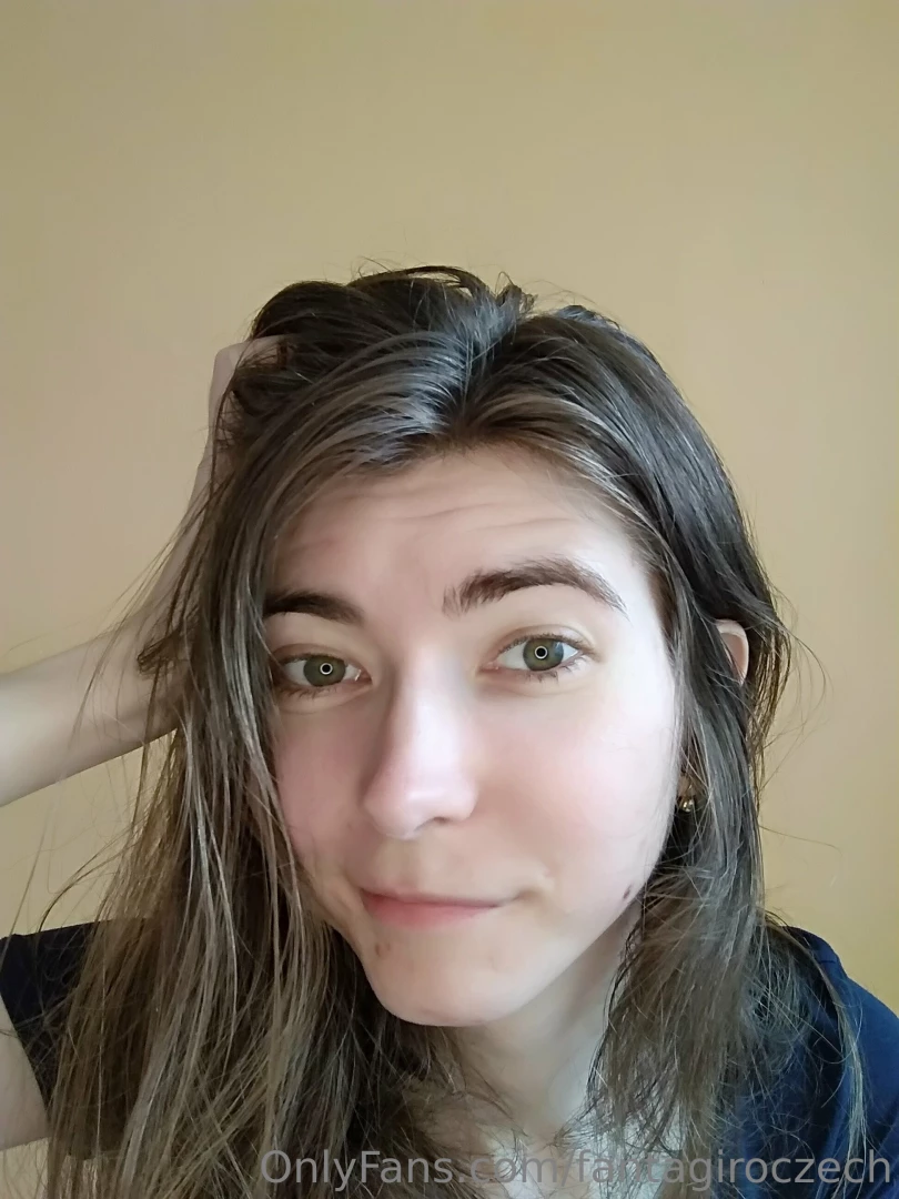 New photoset lot of pics of sweaty unwashed hair unshaved legs foot part 3 